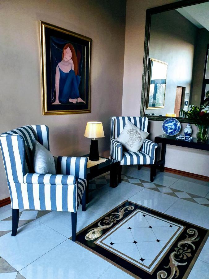 יוהנסבורג Over The Moon Guesthouse מראה חיצוני תמונה