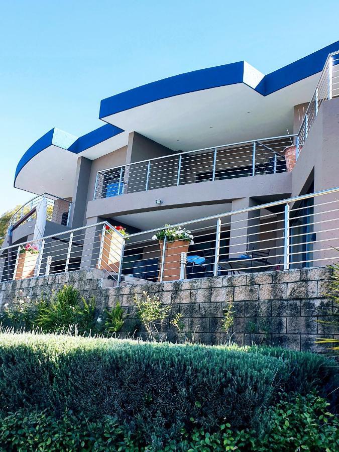 יוהנסבורג Over The Moon Guesthouse מראה חיצוני תמונה