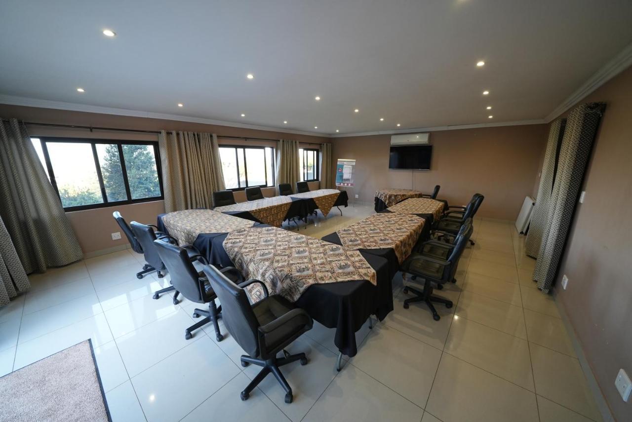 יוהנסבורג Over The Moon Guesthouse מראה חיצוני תמונה