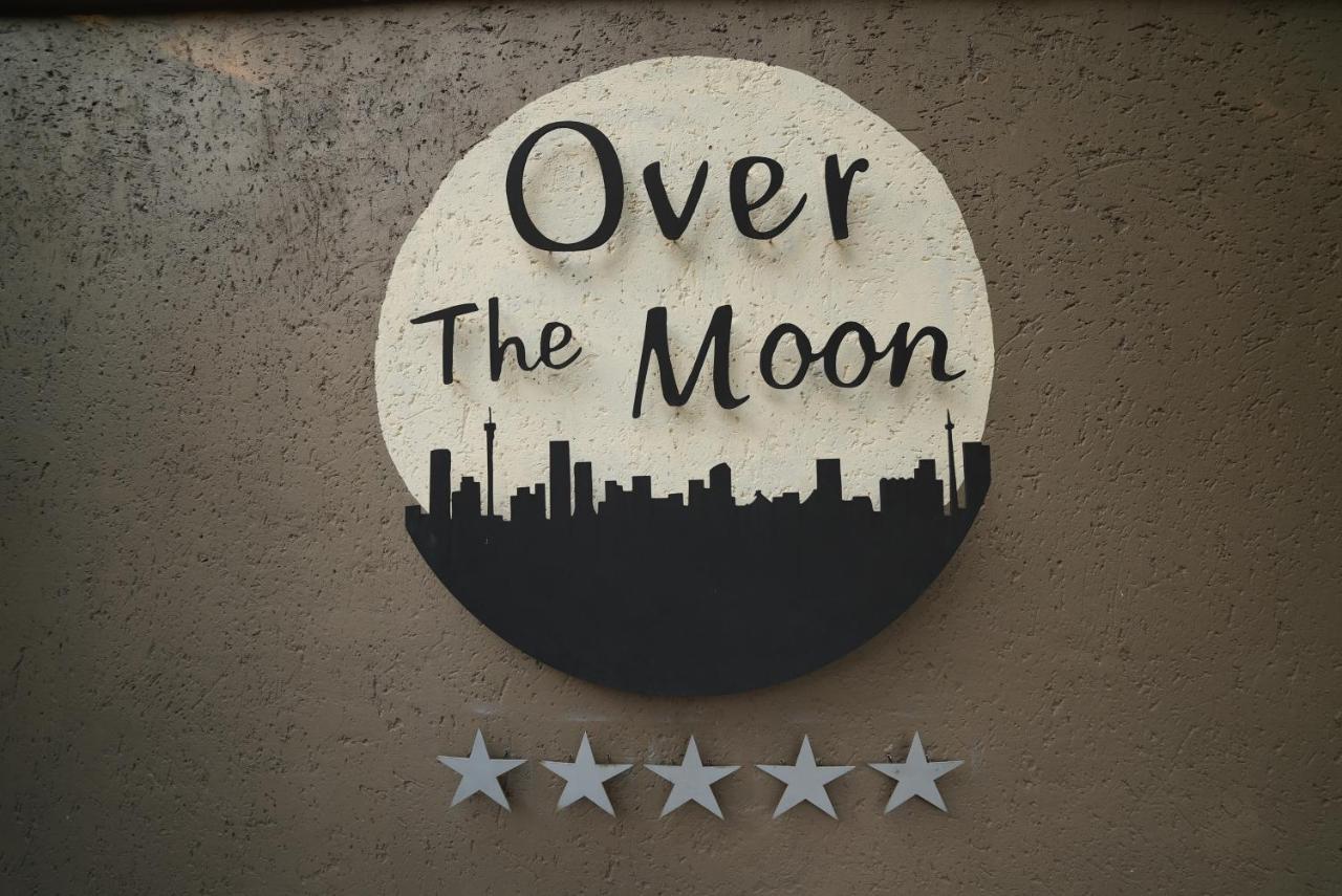 יוהנסבורג Over The Moon Guesthouse מראה חיצוני תמונה