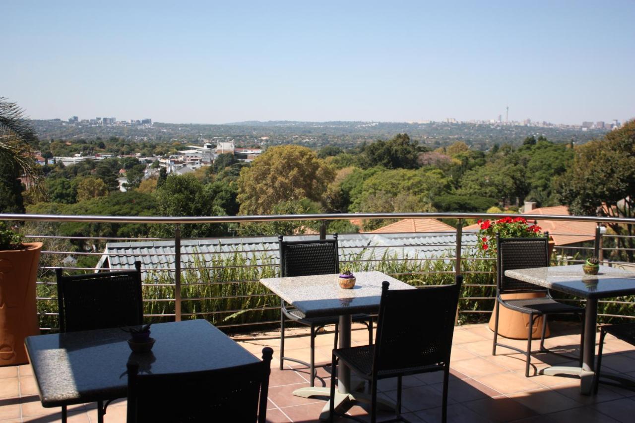 יוהנסבורג Over The Moon Guesthouse מראה חיצוני תמונה