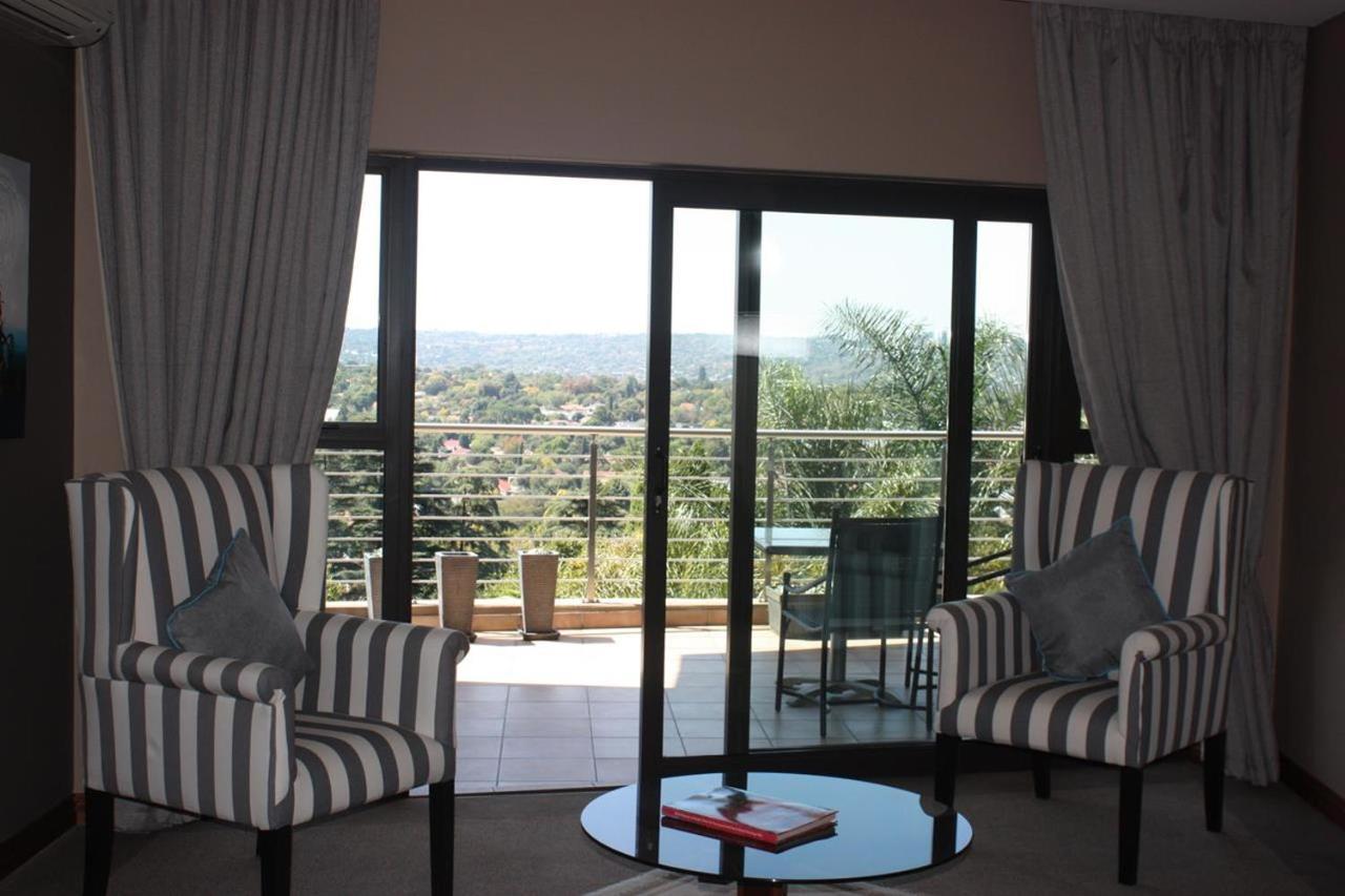 יוהנסבורג Over The Moon Guesthouse מראה חיצוני תמונה
