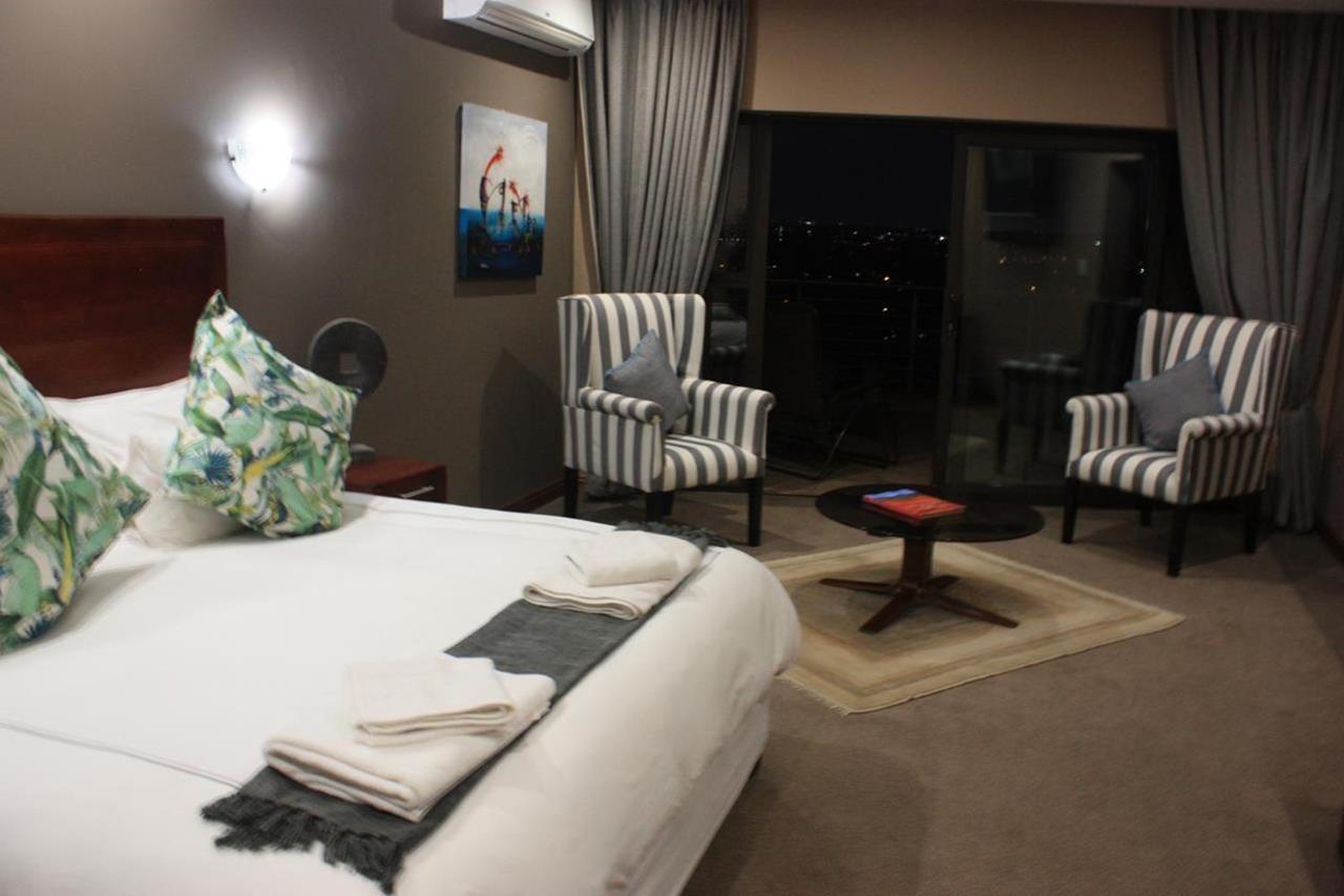 יוהנסבורג Over The Moon Guesthouse מראה חיצוני תמונה