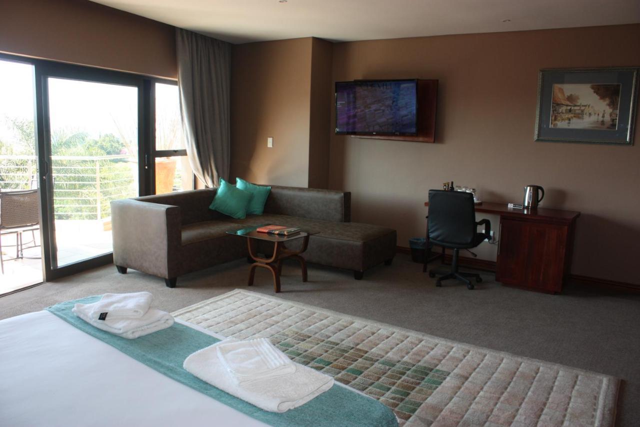 יוהנסבורג Over The Moon Guesthouse מראה חיצוני תמונה
