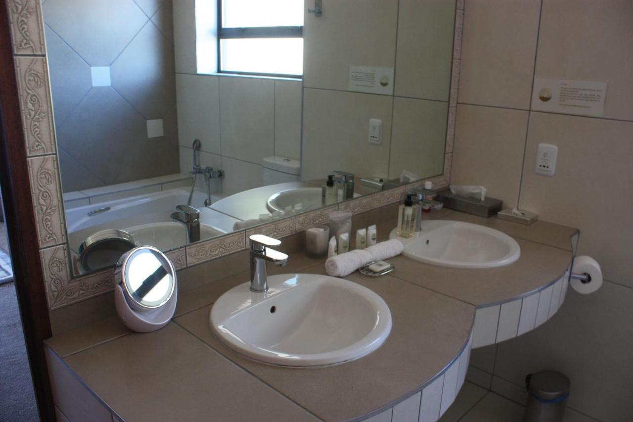 יוהנסבורג Over The Moon Guesthouse מראה חיצוני תמונה