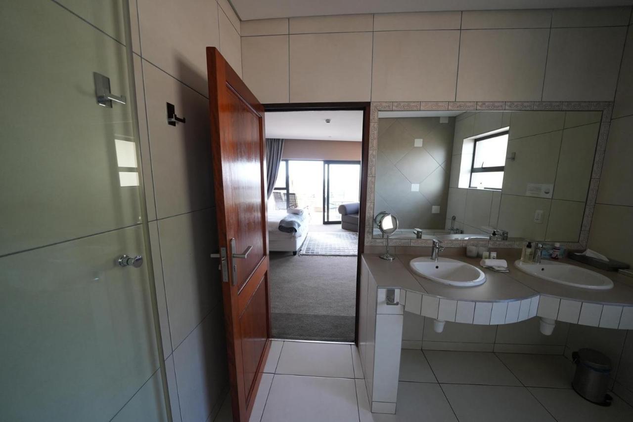 יוהנסבורג Over The Moon Guesthouse מראה חיצוני תמונה
