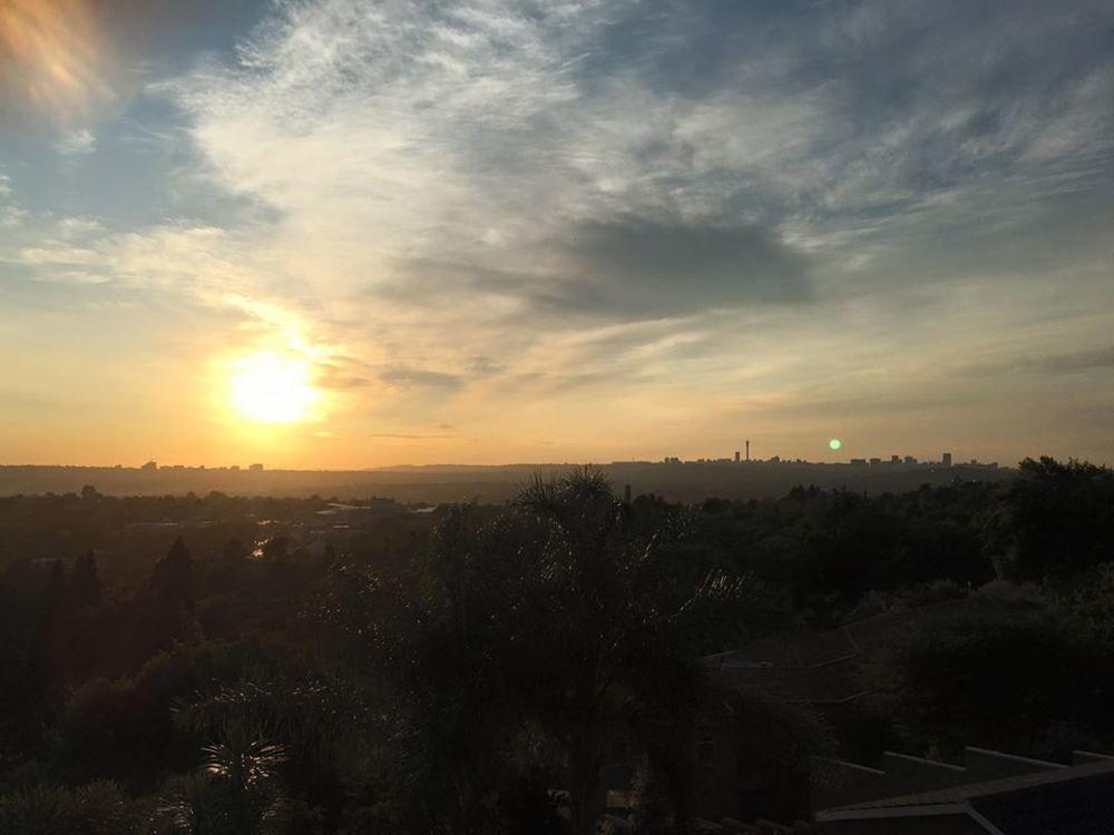 יוהנסבורג Over The Moon Guesthouse מראה חיצוני תמונה