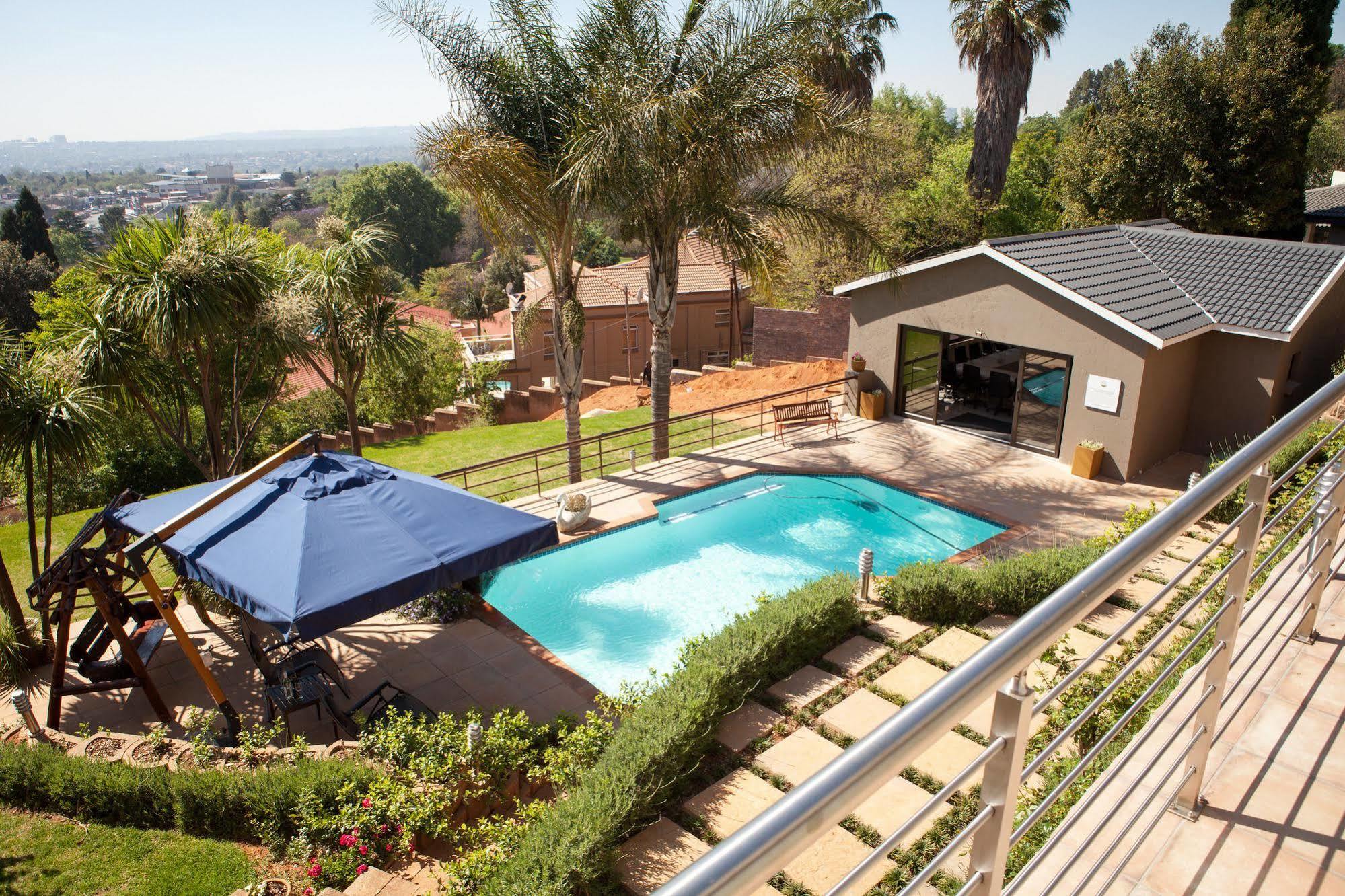 יוהנסבורג Over The Moon Guesthouse מראה חיצוני תמונה