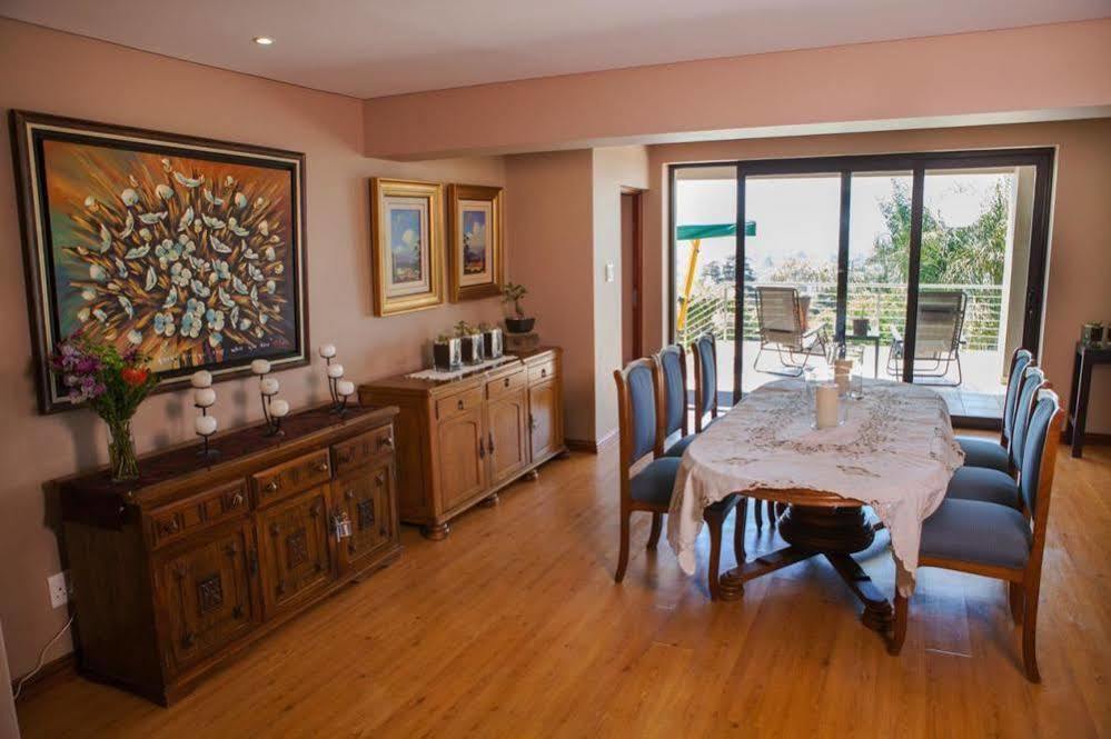 יוהנסבורג Over The Moon Guesthouse מראה חיצוני תמונה