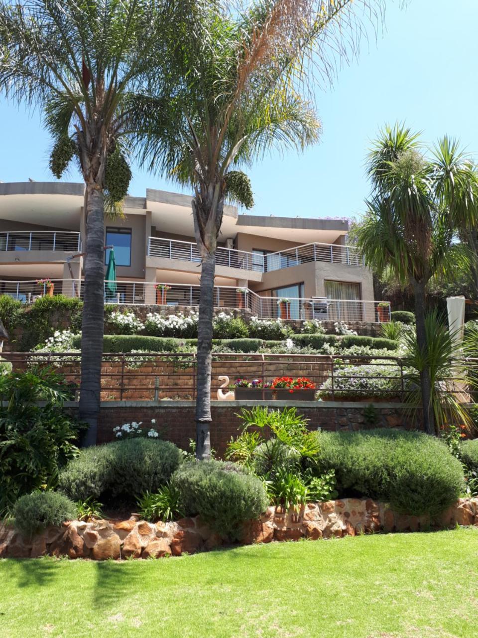יוהנסבורג Over The Moon Guesthouse מראה חיצוני תמונה
